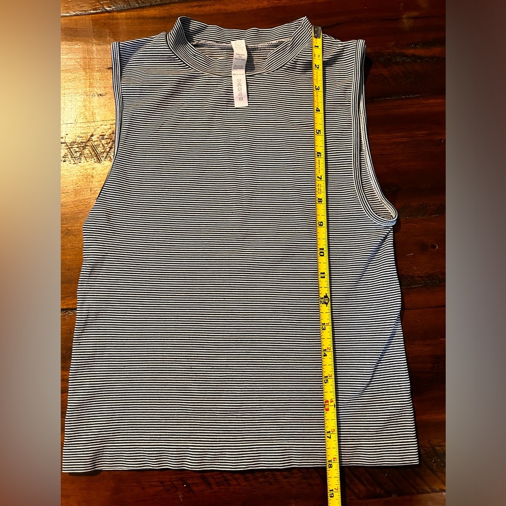 Stretchy Striped Collared Tank - Picture 5 of 6